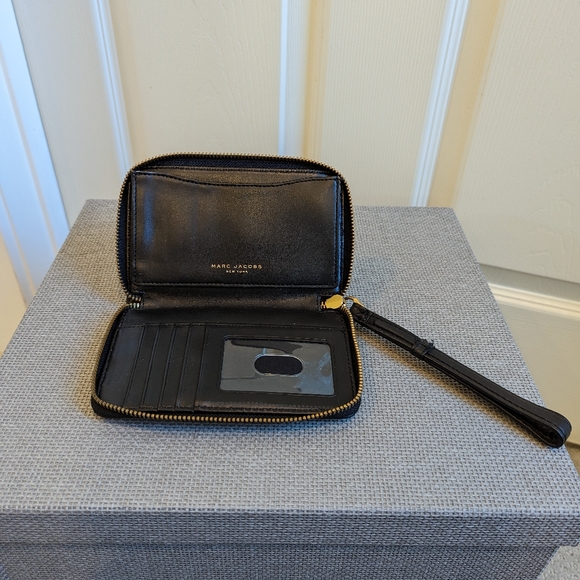 MARC JACOBS Leather Wristlet Wallet - Picture 9 of 11
